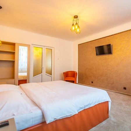 Central Apartment Брашов Экстерьер фото