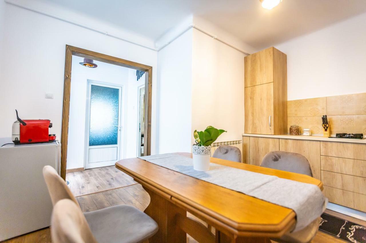 Central Apartment Брашов Экстерьер фото
